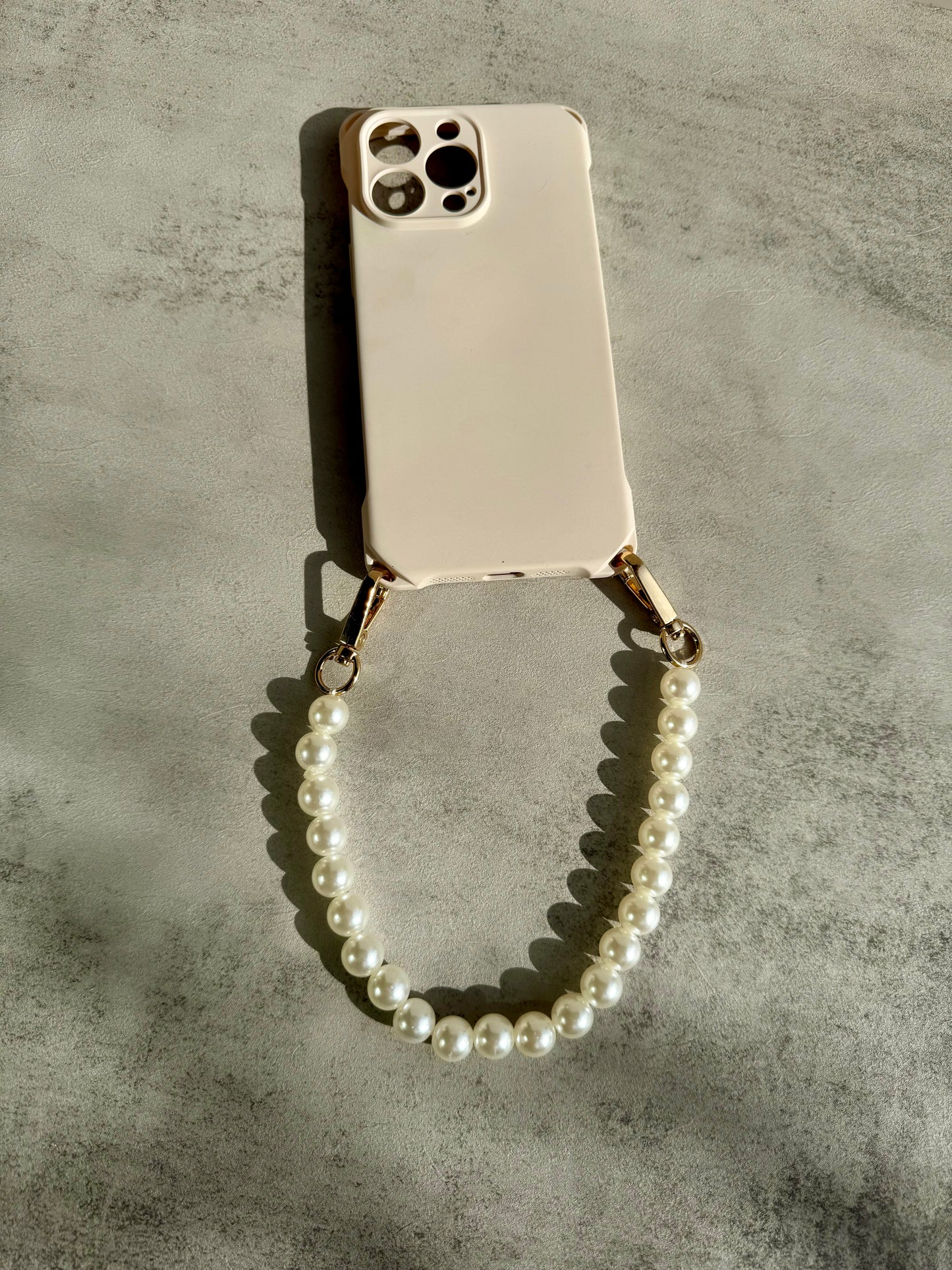 Beige Silicon Case with Pearl Bracelet